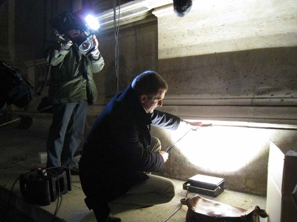 Measurement of performances (optical and energetic), on-site adjustments and validation of luminaire prototypes proposed by the industrial (here on the Louvre Museum facade)
